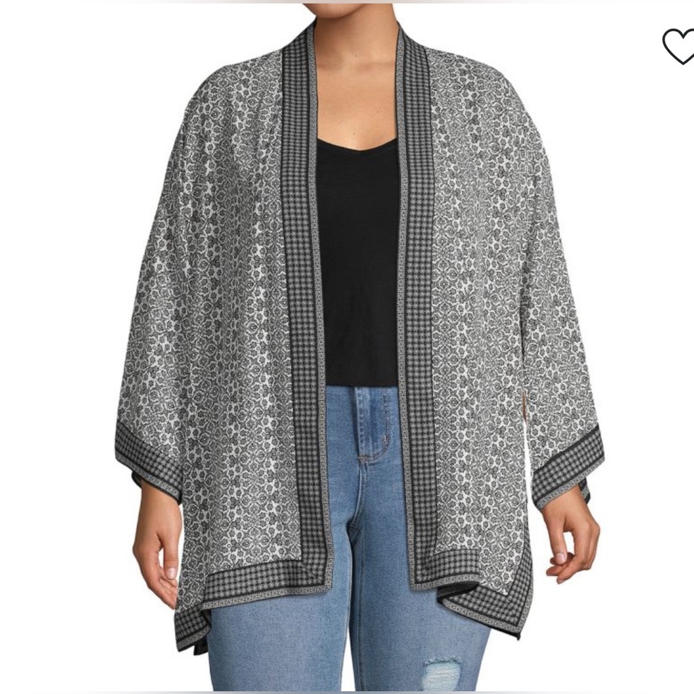 Max Studio Black and White Patterned Cape